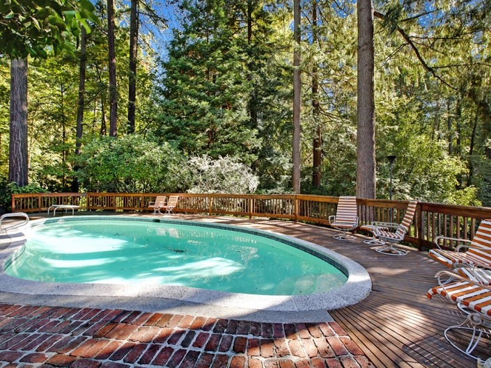 Taylor Made Retreat Addiction recovery outdoor quiet pool